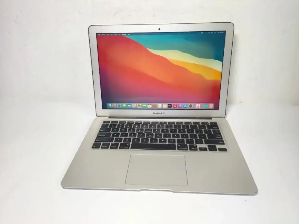 B1085 Macbook  Air 13inch 2017 core i5 Ram 8GB ssd 128GB baterai boros