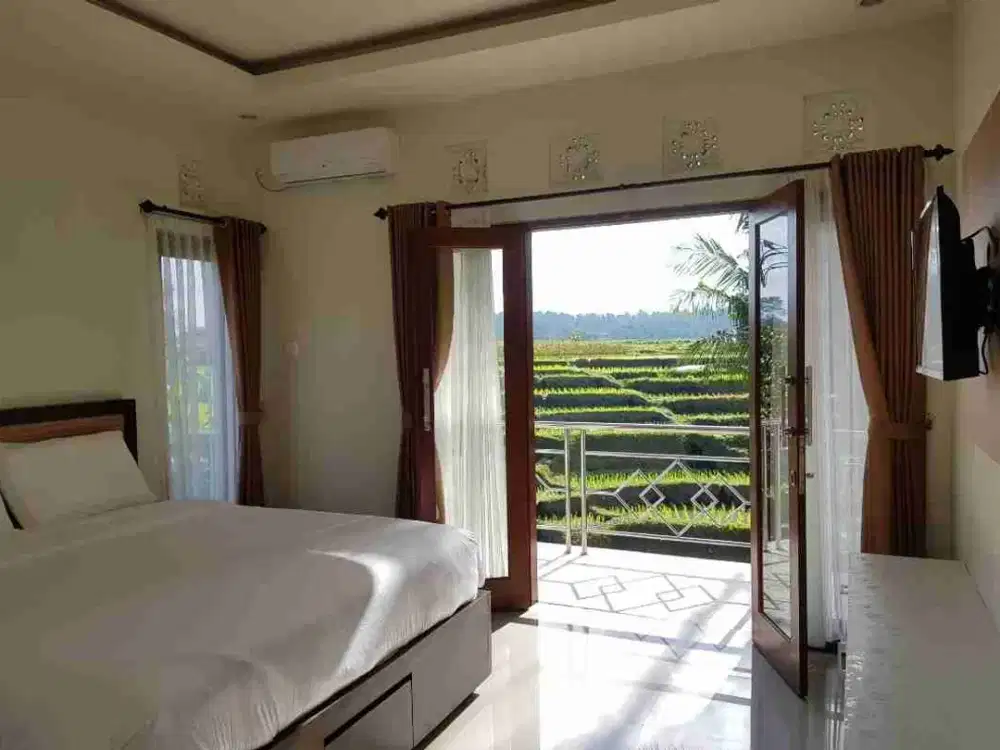 Disewakan Villa 2 Lantai Fully Furnished di Darmasaba Badung Bali - 3 Kamar Tidur, Kolam Renang, View Sawah & Sungai