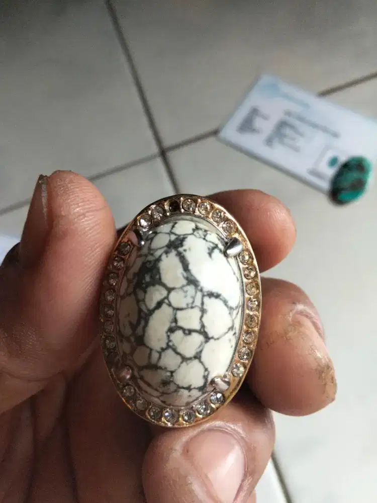 Batu pirus putih