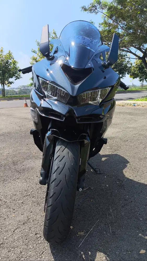 Kawasaki Ninja ZX25R Non ABS 2023 Hitam Bandung