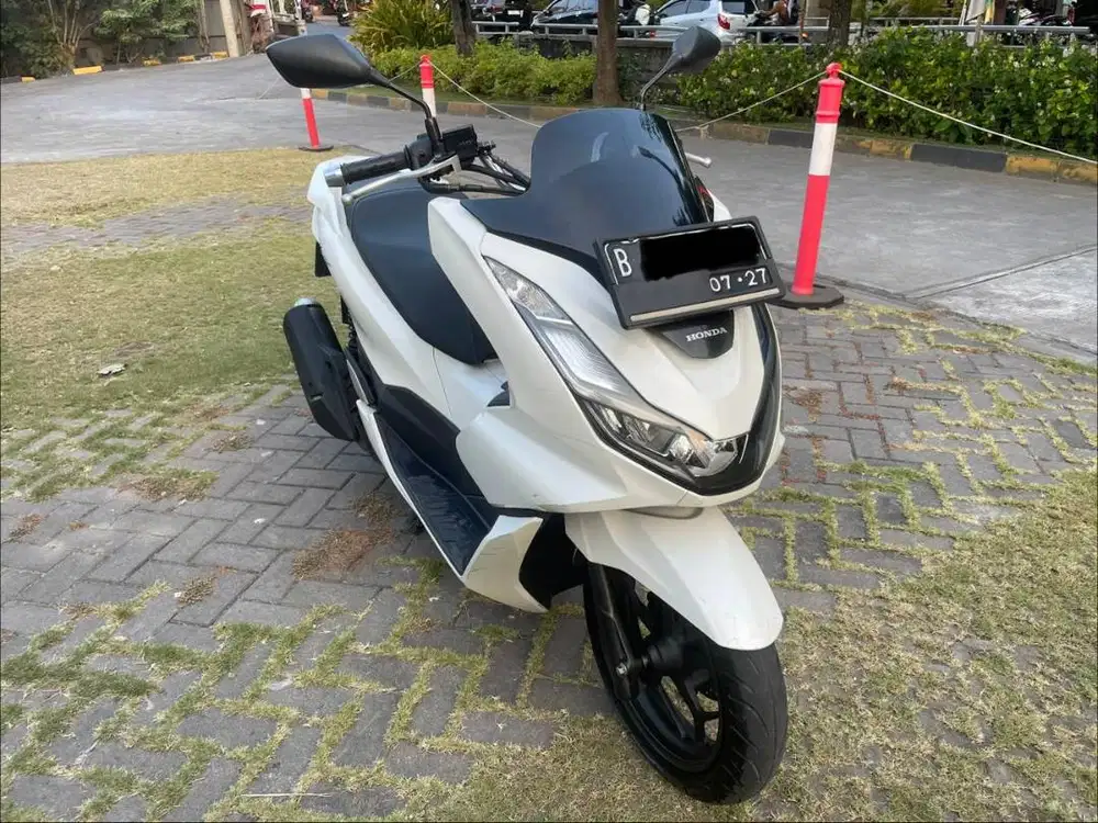 HONDA PCX CBS WARNA PUTIH TAHUN 2022