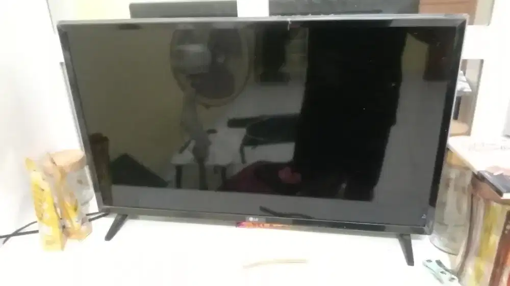 LG Smart LED TV 32 Inch dengan nomor model 32LQ570BPSA