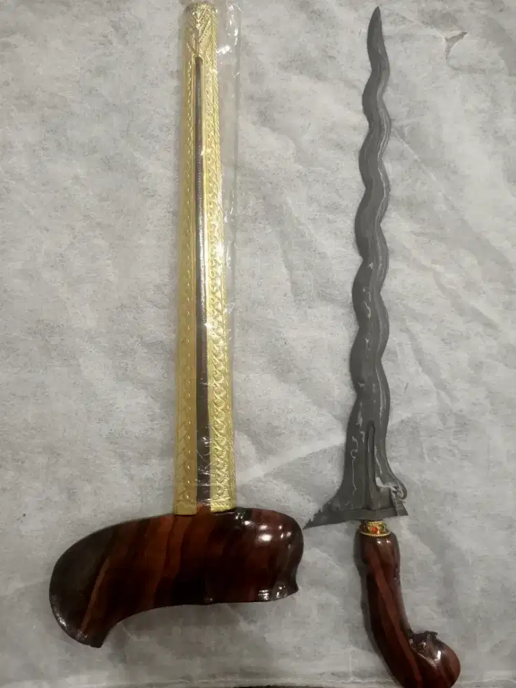 Keris sangkelat Luk 13 wilut