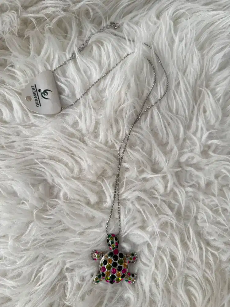 Kalung ethnik liontin kura kura