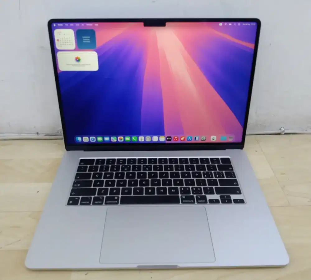 MacBook Air M3 15 2024 
Chip M3/RAM 16Gb/SSD 512Gb/CC 144 Bh 100%