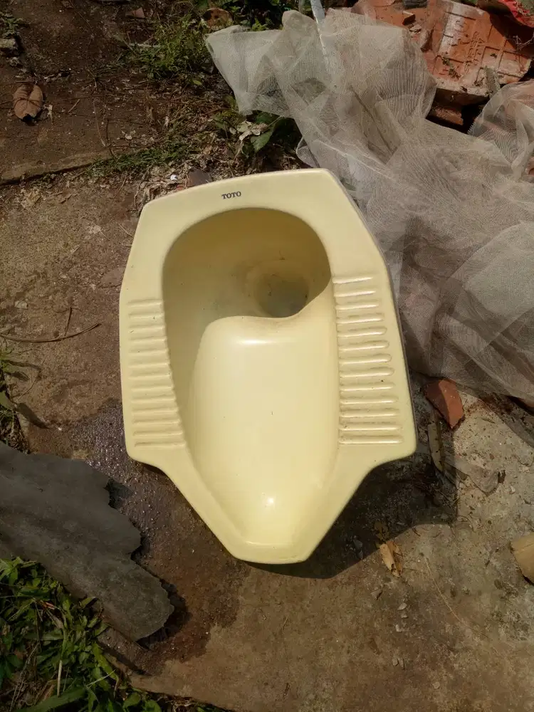 Jual kloset jongkok merk toto bekas