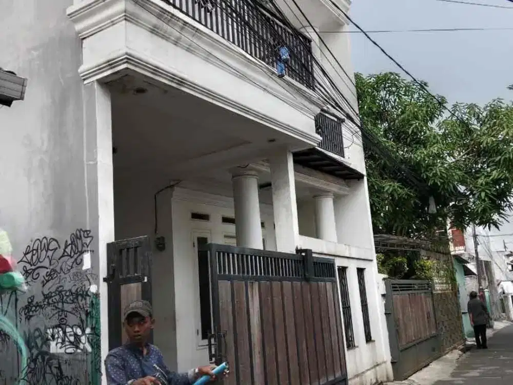 Di Jual Rumah Bagus 3 Lantai Di Rawa belong kemanggisan jakbar