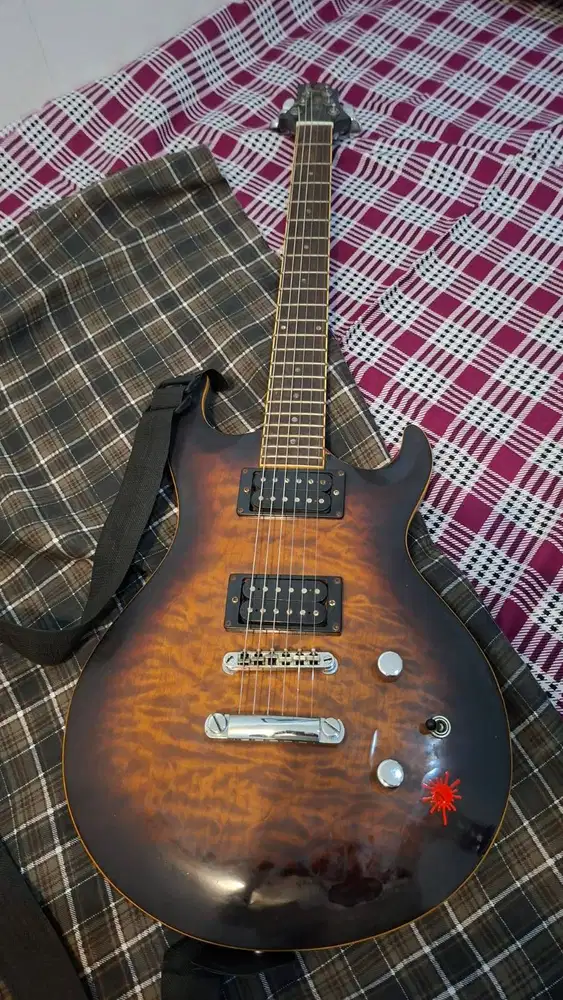 Gitar Elektrik Greg Bennet UM1