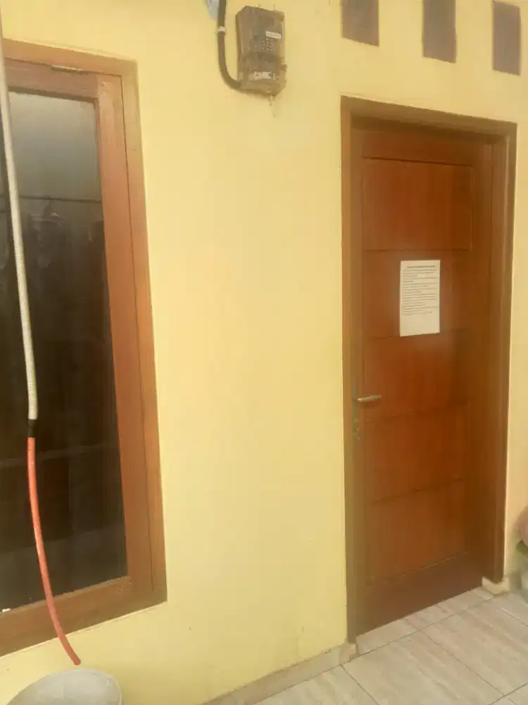 KOST KHUSUS PEREMPUAN