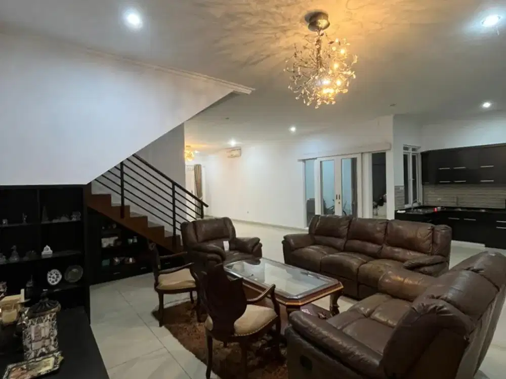 Rumah Cantik Siap Huni di Batununggal