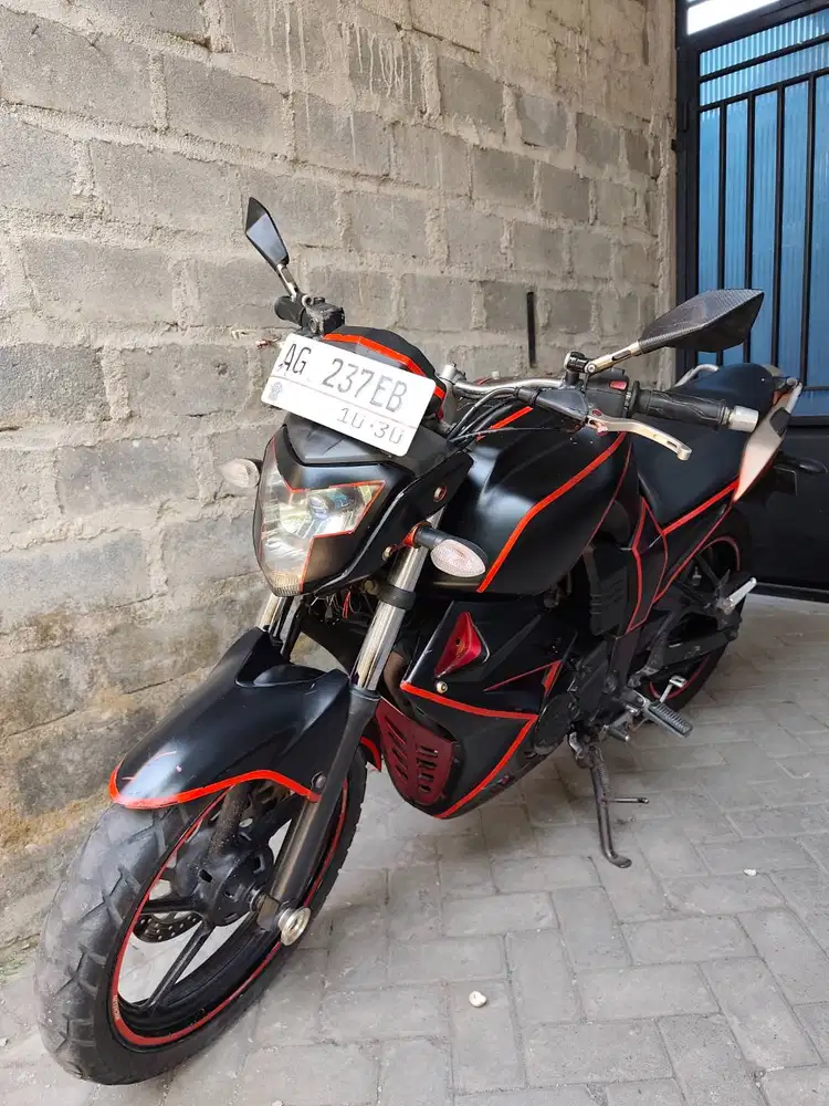 Yamaha Byson Merah Maron