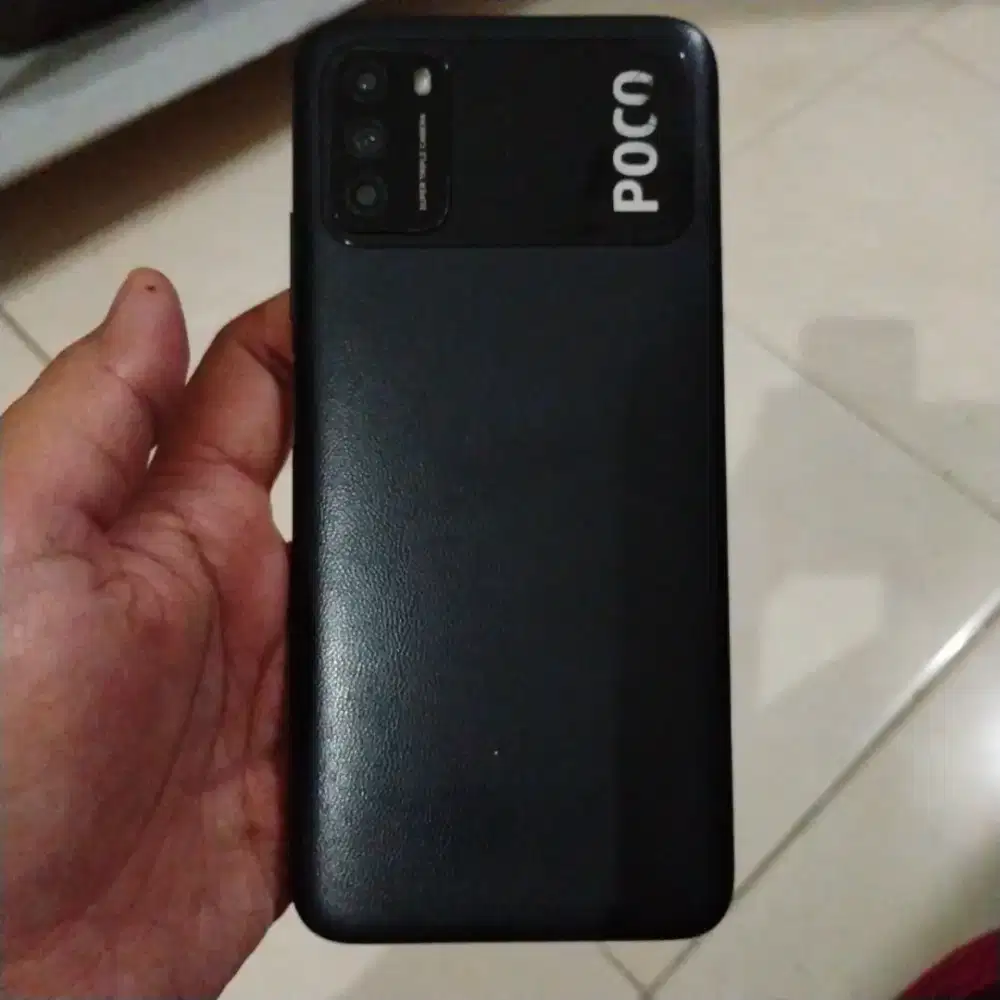 HP second Poco M3 masih hidup minus retak layar sedikit spt di foto