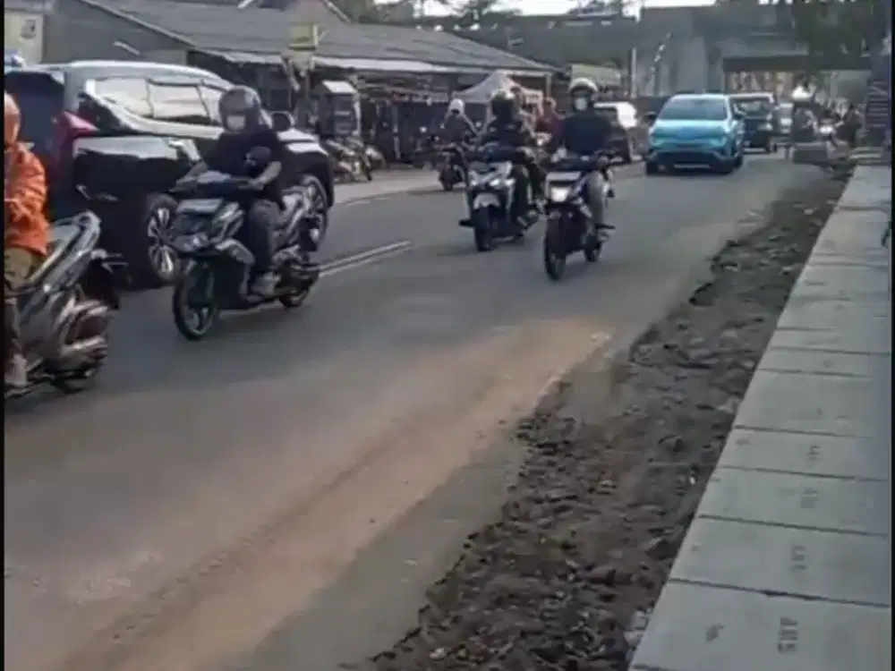 Di Jual Murah Rumah + Tanah Di Pinggir Jalan Utama Meruya Utara Jakarta Barat
