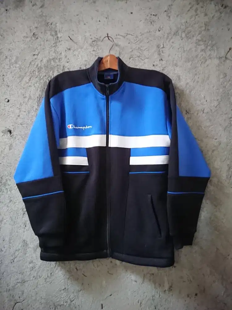 jaket champion biru