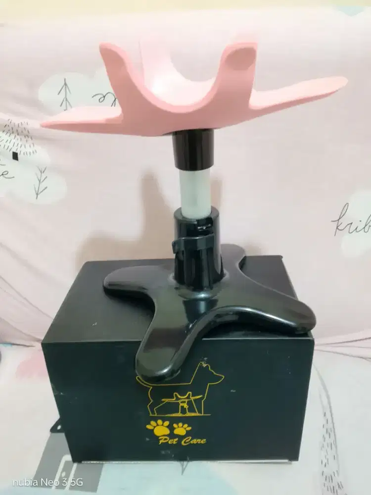 DOG GROOMING SEAT

WITH ADJUSTABLE HEIGHT