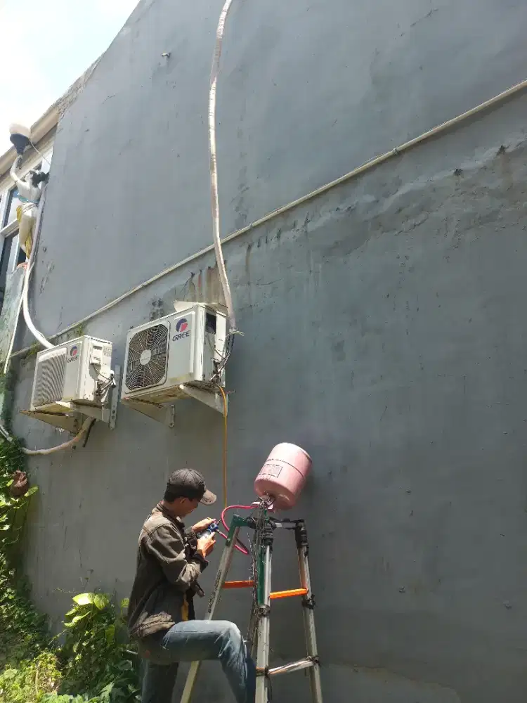 Service ac,bongkar pasang ac,cuci ac,isi freon dll