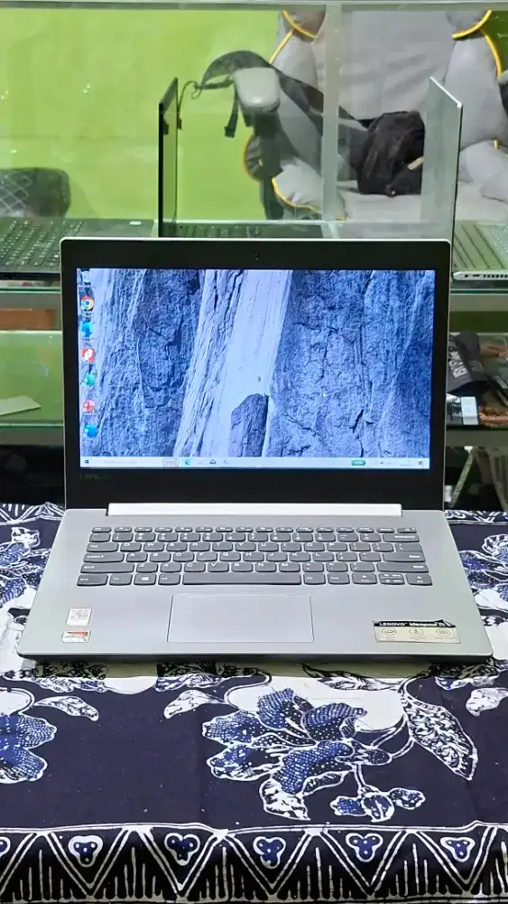 LAPTOP MURAH MERK LENOVO, SUDAH SSD, BATRE AWET SIAP PAKAI