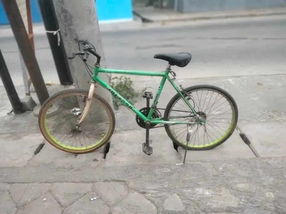 Di jual aepeda gunung polygon uk 24 buat bahan kalcer