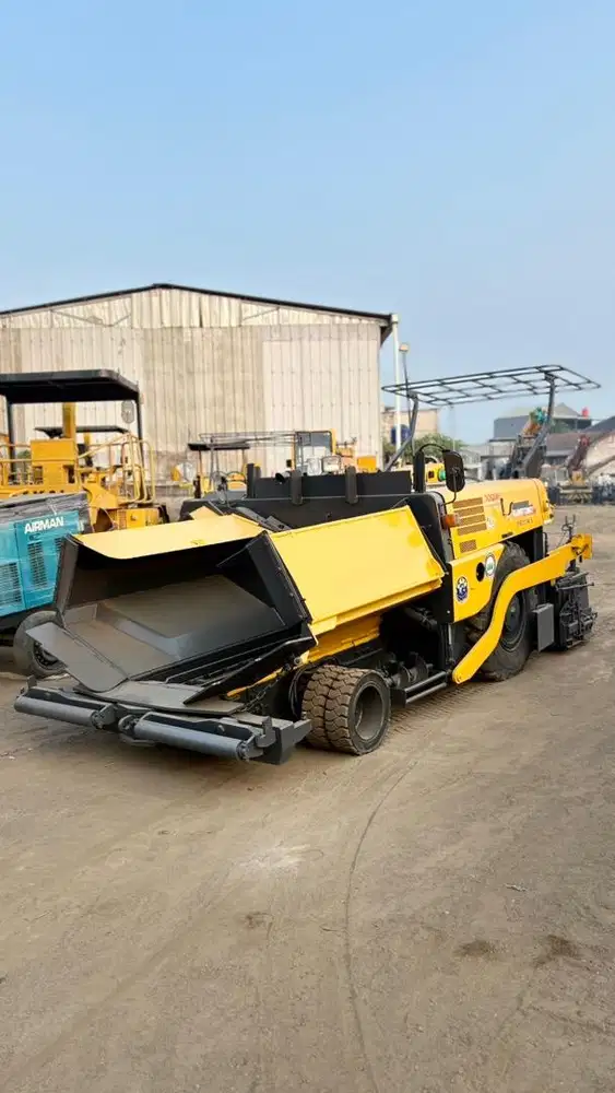 Asphalt Finisher Sumitomo HB31W-5. Wide 3 mtr. Wheel type. Ex Japan !
