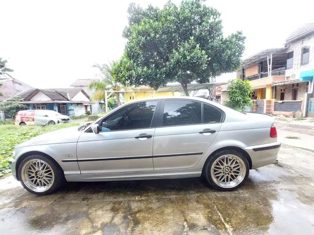 BMW 318i 2000 Bensin