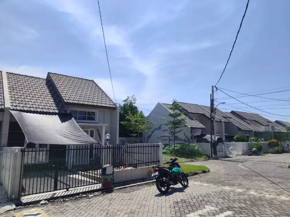 DIKONTRAKKAN RUMAH HOOK/POJOK SIAP HUNI