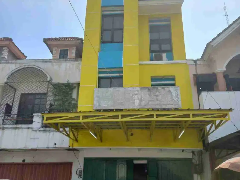 Disewakan Ruko 3.5 Lantai Lokasi Strategis di Pinggir Jalan Taman Harapan Baru Bekasi