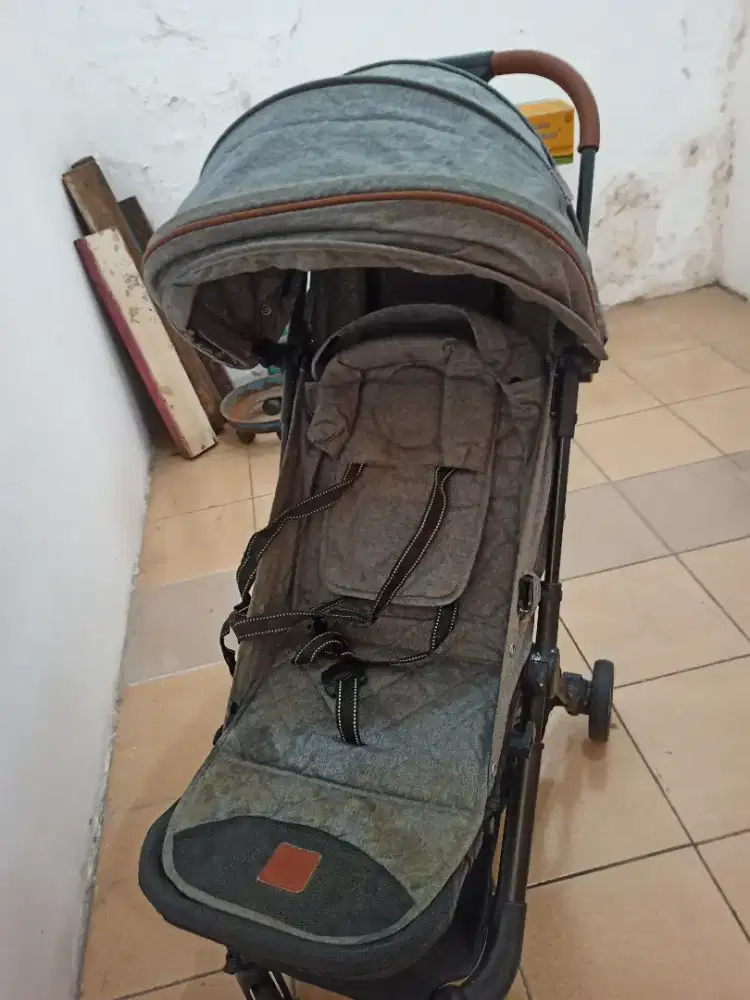 Stroller ringan bisa dilipat jd kecil