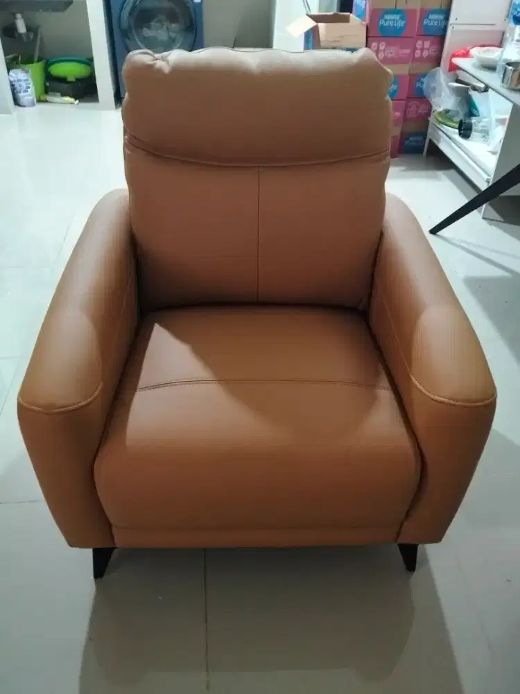 Dijual Sofa Kulit Asli merek Cellini