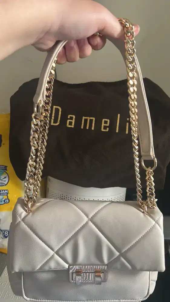 Tas damelia baru