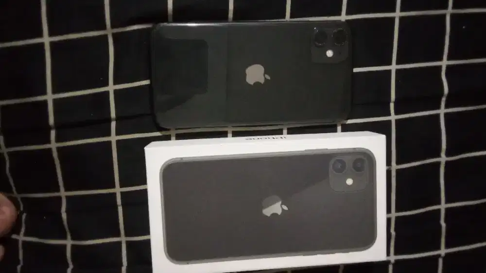 iPhone 11 black inter