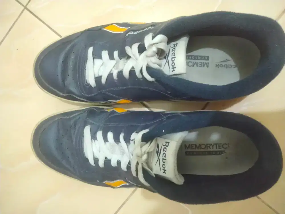 Sepatu reebok second
