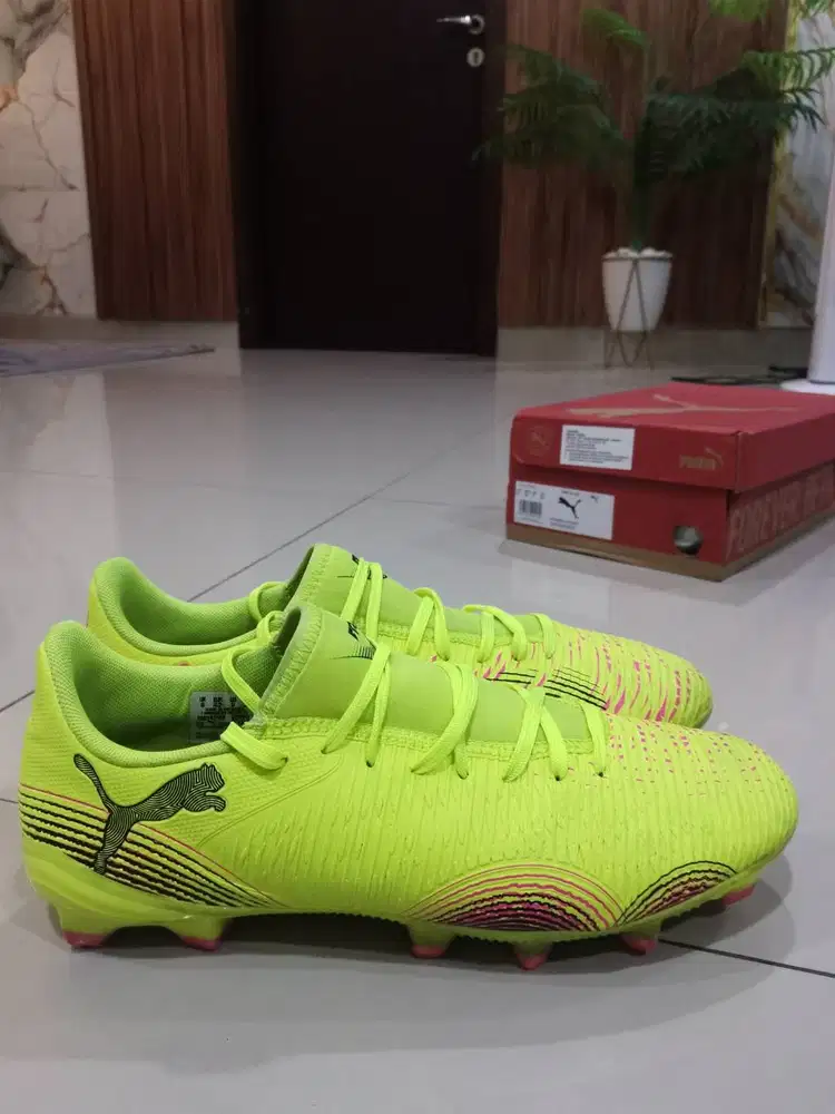 Sepatu Bola PUMA FUTURE 8 PLAY FG/AG. Style: 108141-03. Size 42