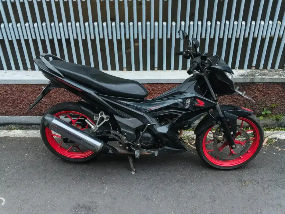 JUAL CEPAT Honda Sonic 150 Tahun 2017,Super Mulusss full ori..