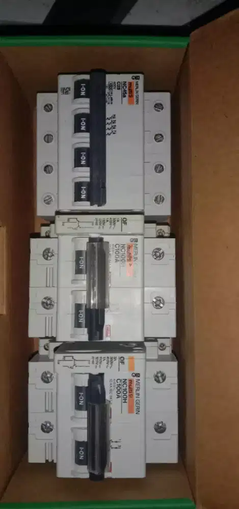 Mcb merlin gerin 4pol & 2pol seken