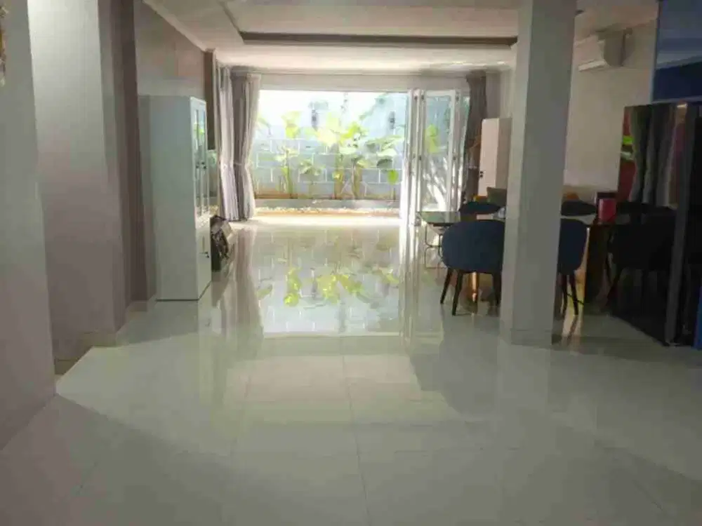 Rumah 2 lantai di Legenda Wisata Vivaldi Bogor