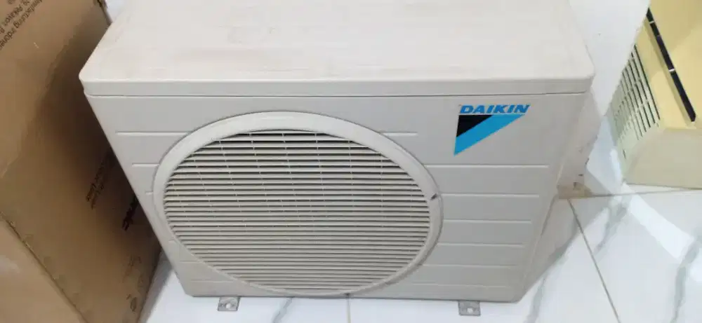 1 unit AC Daikin 1PK,model RE25KV14 second