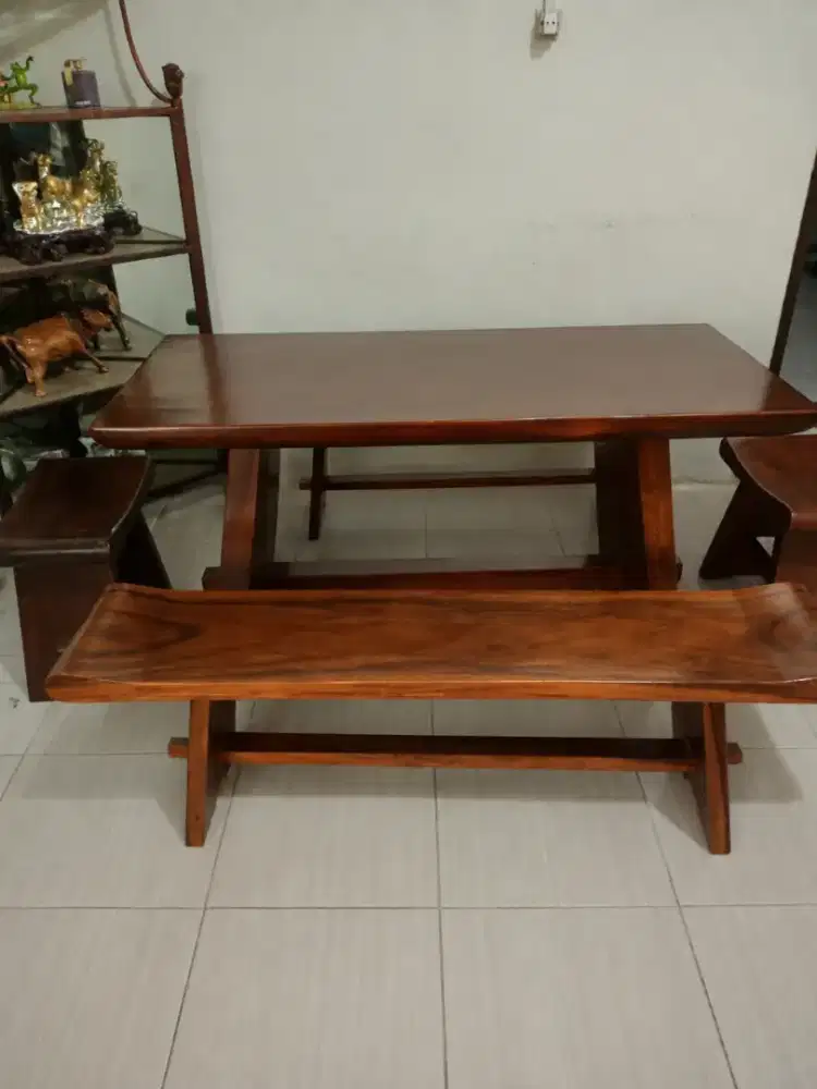 Meja makan kayu trembesi