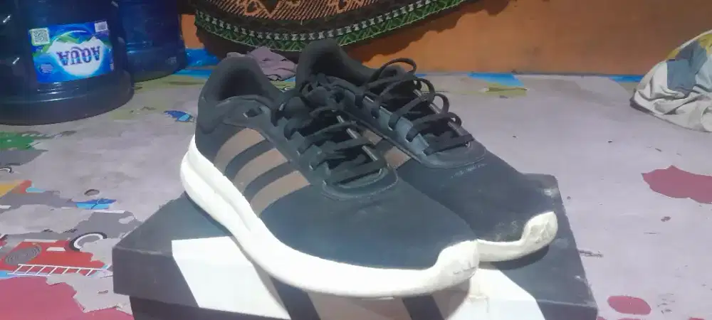 Sepatu Adidas Size 41½ Nego tipis BU