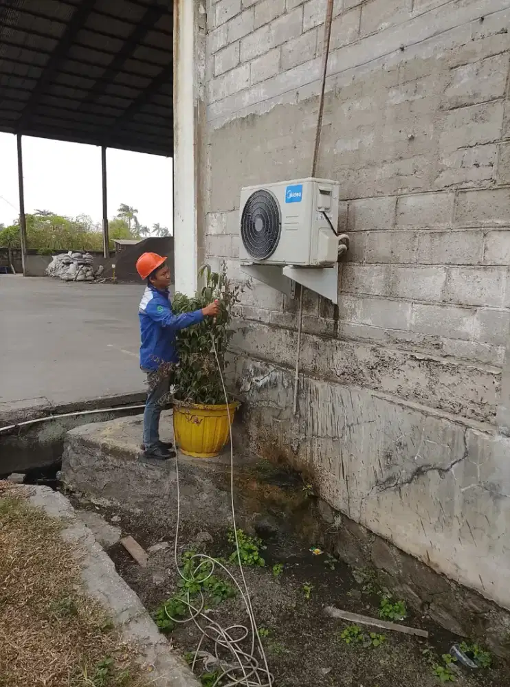 Servis AC pak burhan