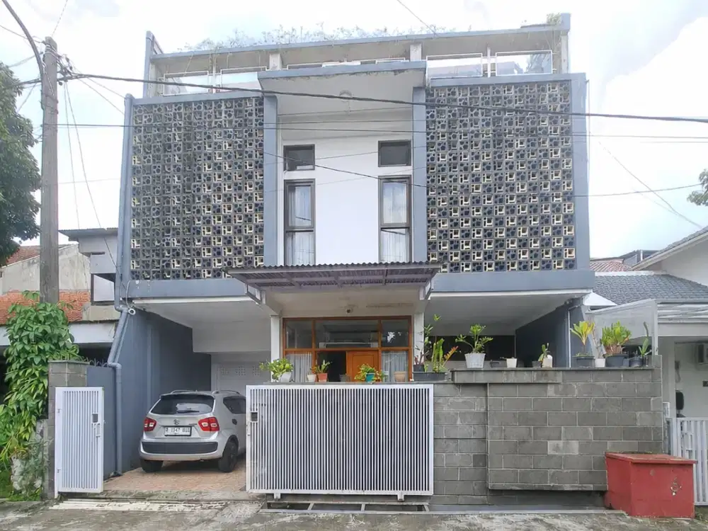 JUAL  RUMAH TURANGGA KAMAR 7. BAGUS TERAWAT 3 LANTAI