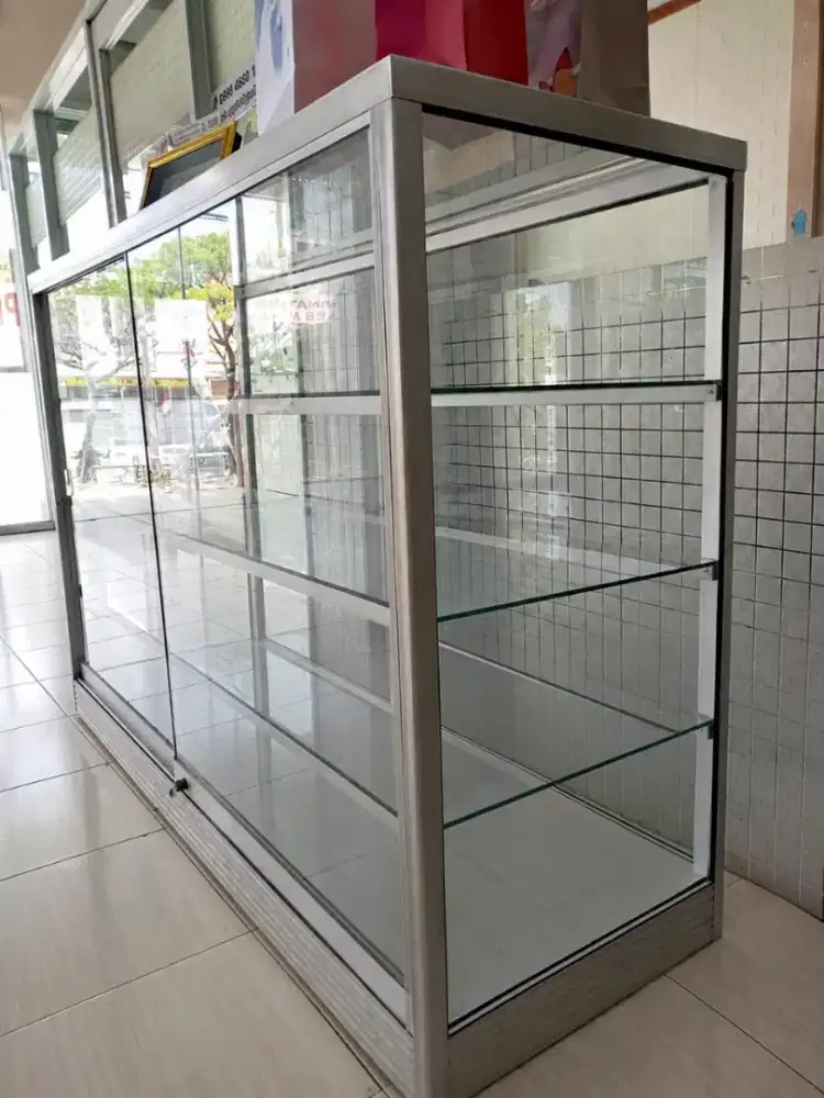 Etalase bekas panjang 1,5 Meter