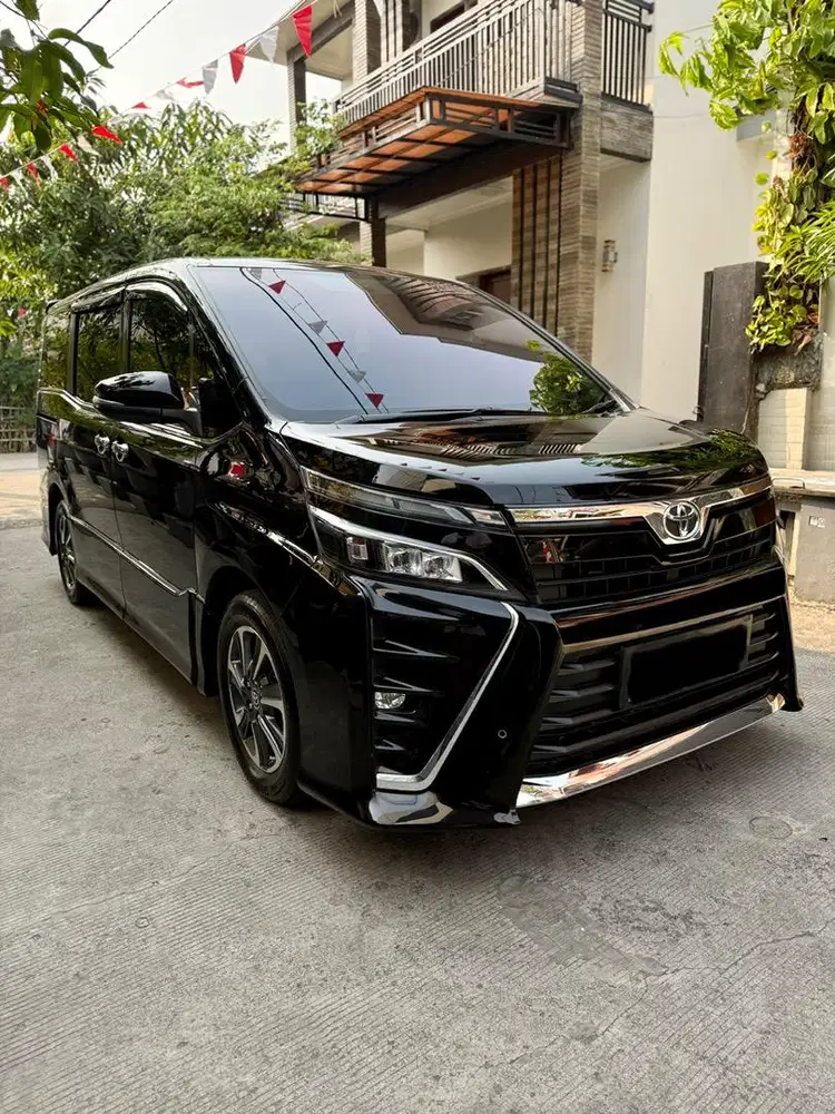 Toyota Voxy 2019