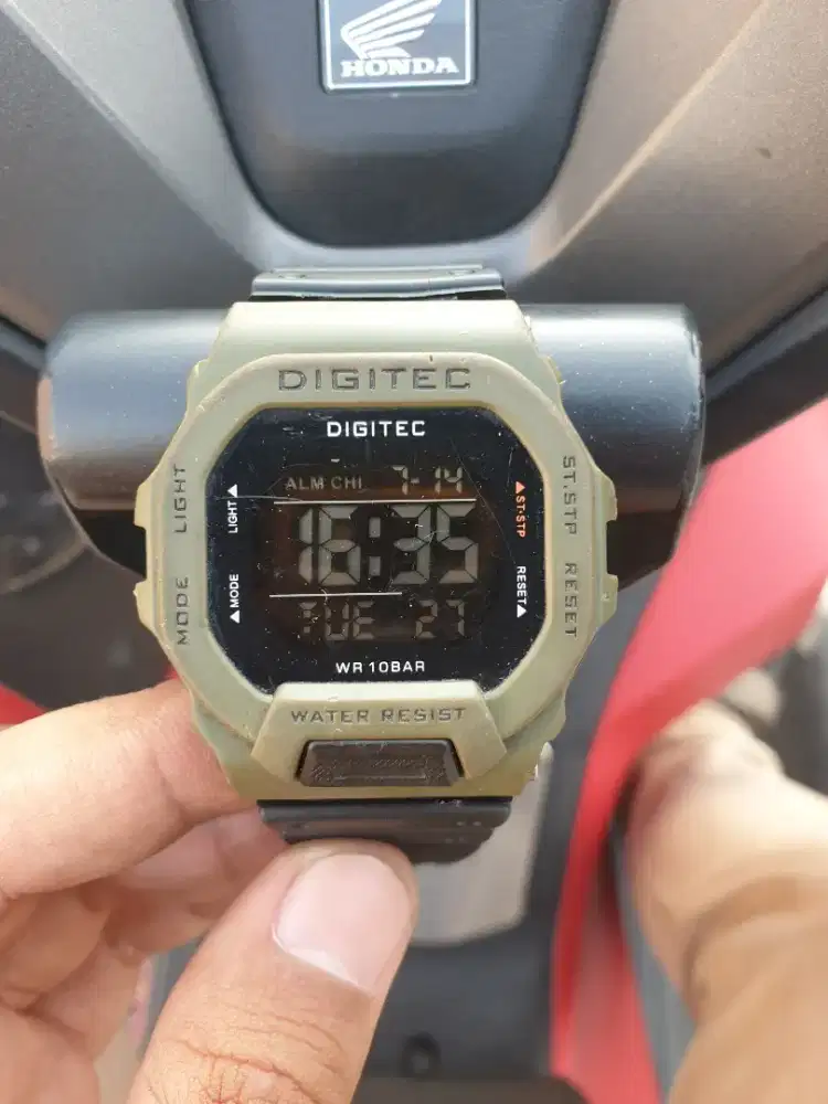 Jam digitec murah meriah aja