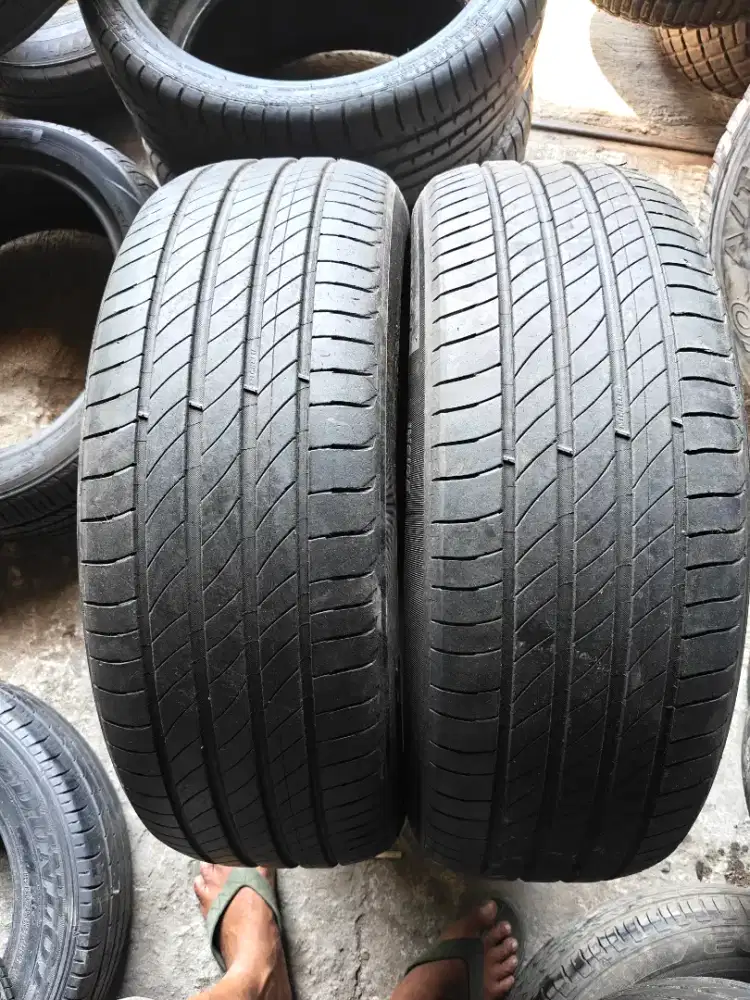 Jual ban mrek Michelin primacy 4 ukuran 215 60 R17 kond 80% 2pcs