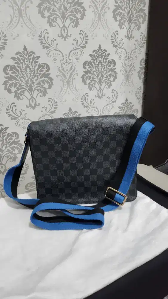 Tas Lv selempang