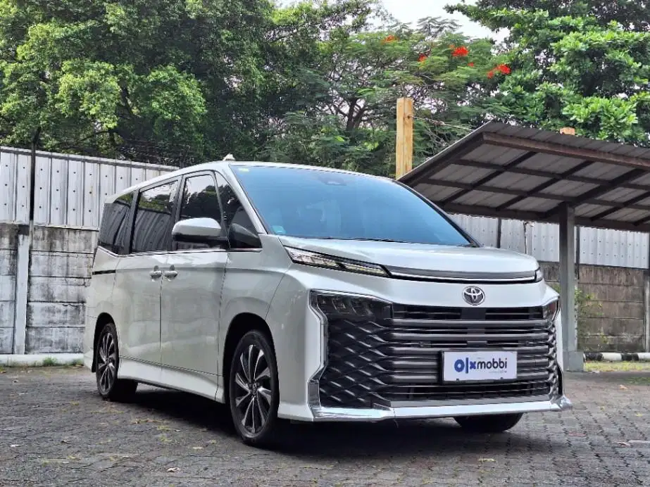 Cash dan Credit Toyota Voxy AT 2022 VOU