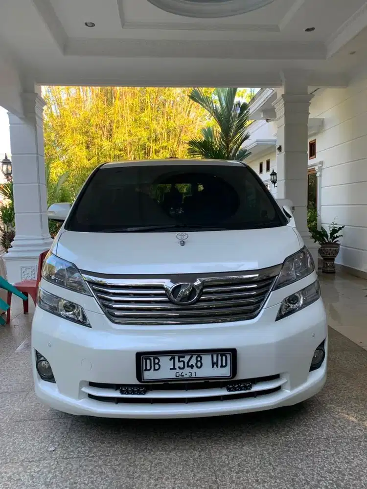 Di jual Vellfire putih bensin 2029 sangat terawat