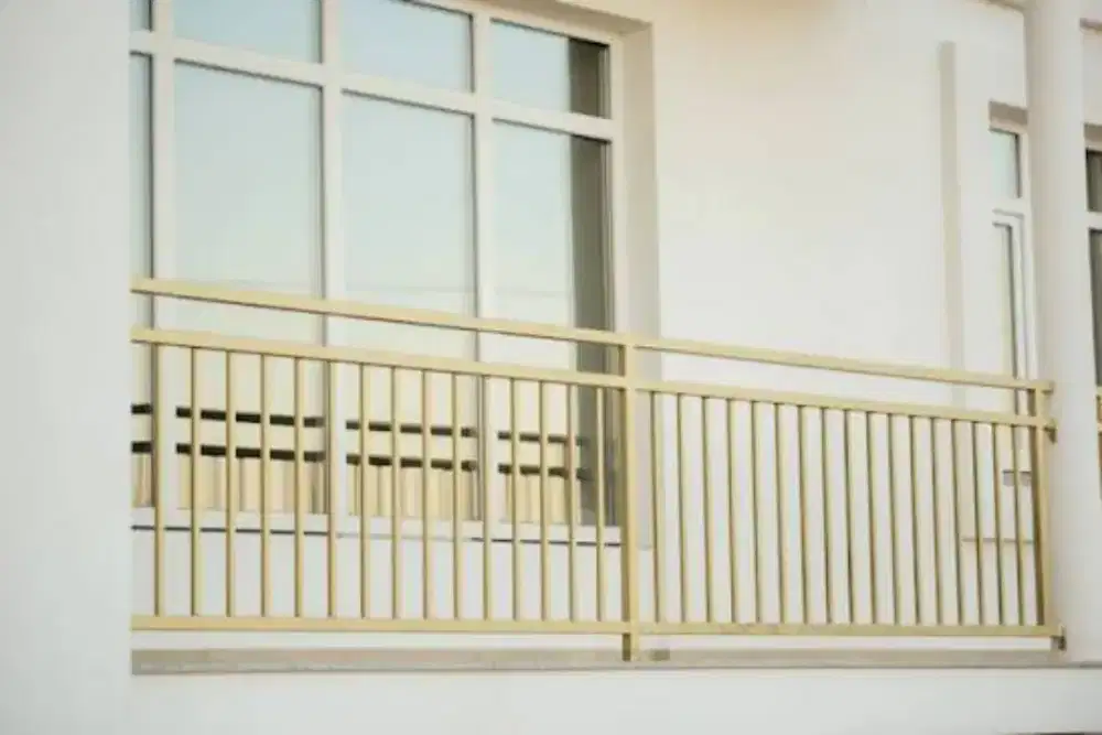 Pagar railing balkon