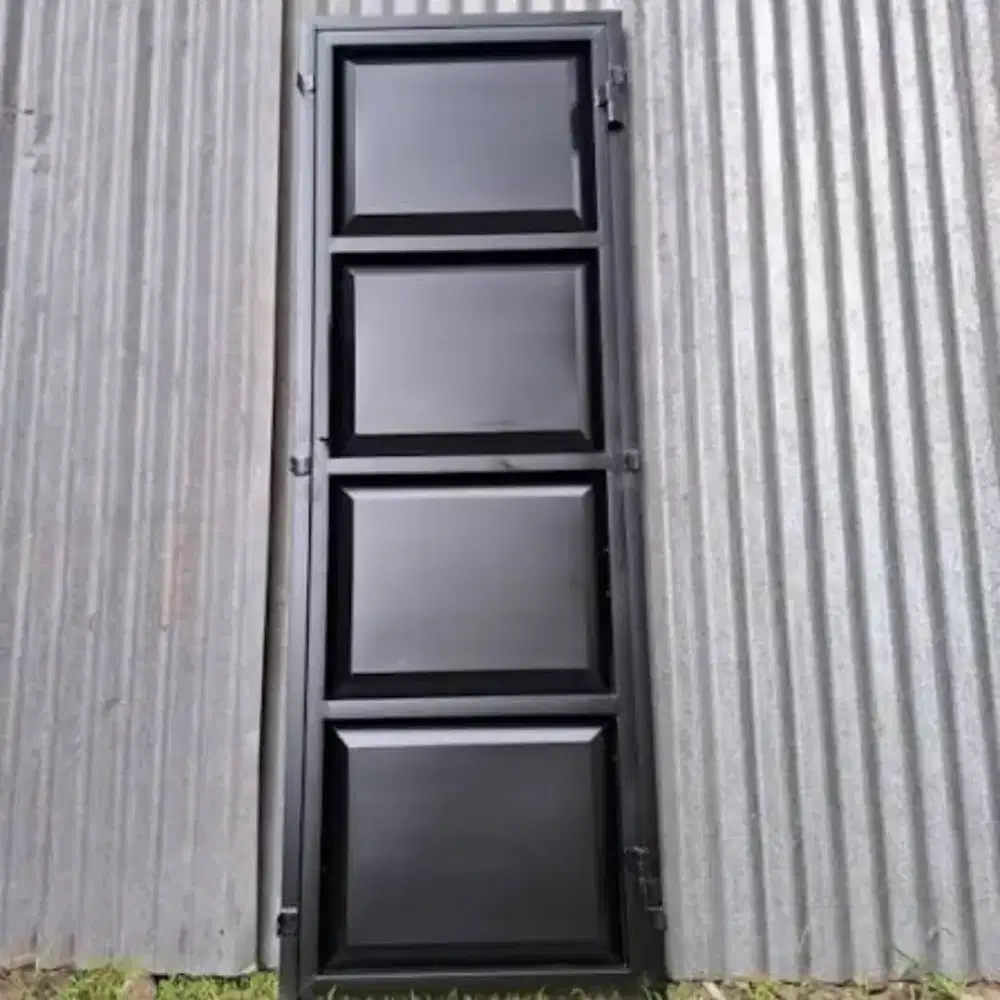 Pintu besi minimalis