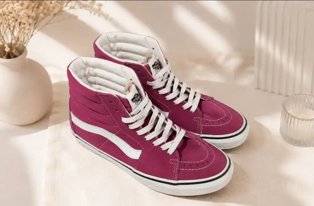 Sepatu Vans Sk8-Hi berwarna fuchsia (ungu anggur)